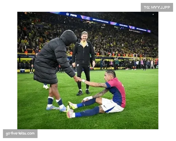 拉菲尼亚训练后身体不适 状态低迷或影响比赛心态 拉菲尼亚训练后身体不适 状态低迷或影响比赛心态